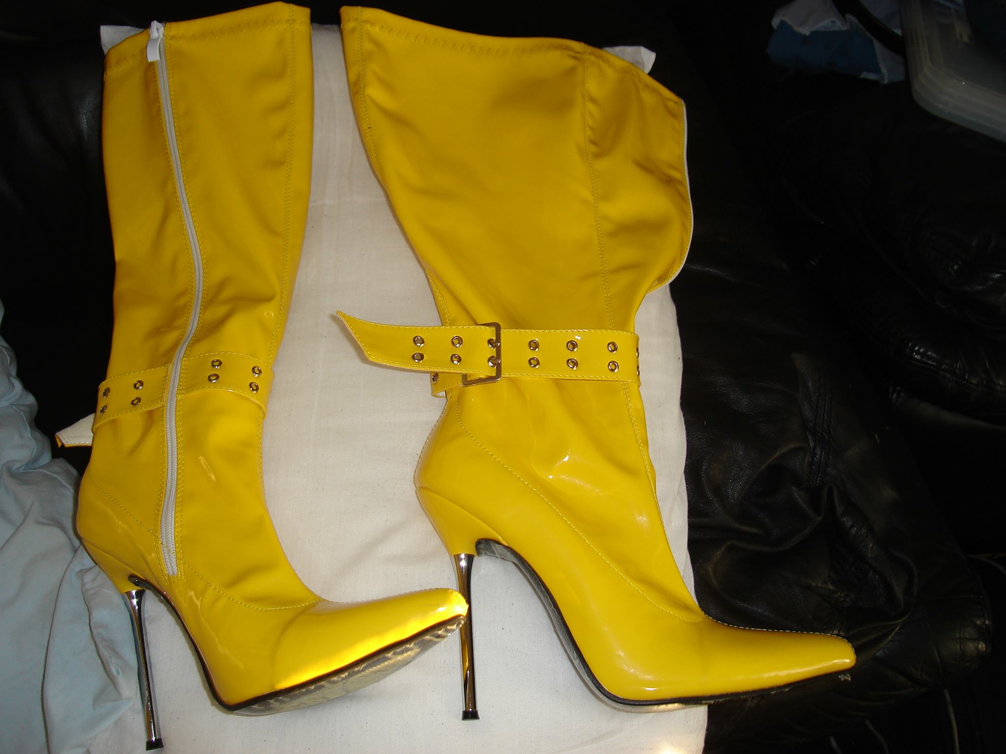 Brand New Women Yellow Extreme High Heel Patent Leather 5″ White Zip At
